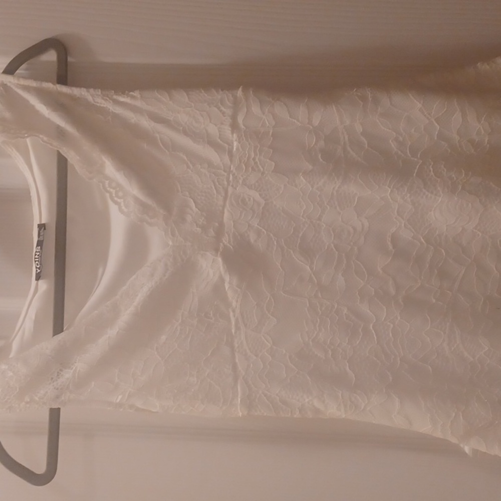 Yoins White Lace Sleeveless V-Neck Top - Size S